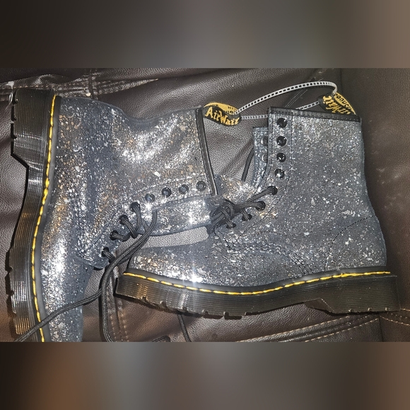 NWOT Dr. MARTENS 1460 Pascal Metallic Splatter Suede Women's size 6 Combat Boots - Picture 3 of 12